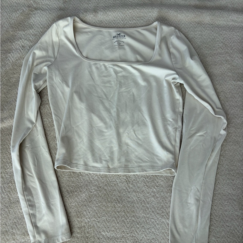Hollister Women's Cream Long-Sleeve Scoop Neck Crop Top